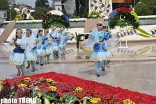 В Баку состоялся Праздник цветов, концерт и грандиозный фейерверк (фотосессия)