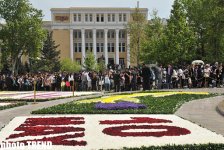 В Баку состоялся Праздник цветов, концерт и грандиозный фейерверк (фотосессия)