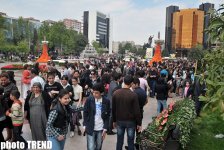 В Баку состоялся Праздник цветов, концерт и грандиозный фейерверк (фотосессия)