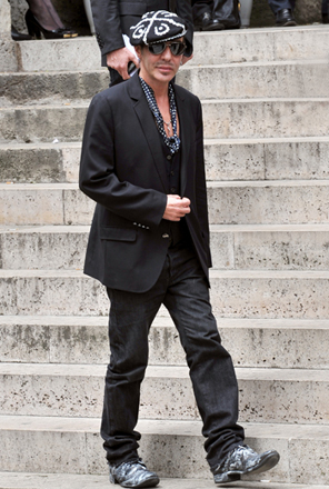 Бывший адвокат Джона Гальяно подал на дизайнера в суд