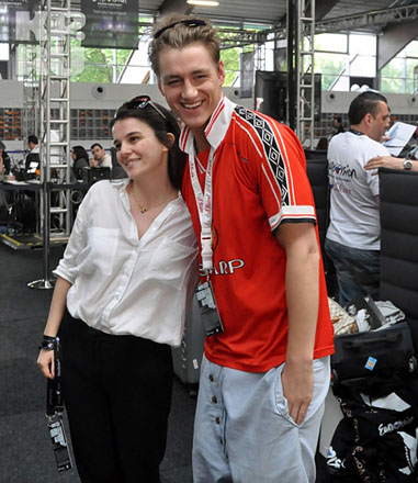 Алексей Воробьев заснул перед  полуфиналом (фотосессия)