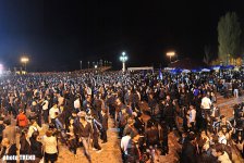 В Баку состоялся Праздник цветов, концерт и грандиозный фейерверк (фотосессия)