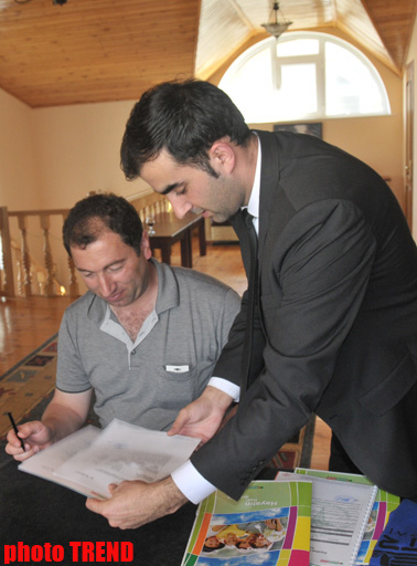 Участники "Extreme" отправились из Баку в Намибию, застраховавшись от несчастных случаев (фотосессия)