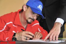 Участники "Extreme" отправились из Баку в Намибию, застраховавшись от несчастных случаев (фотосессия)