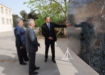 Президент Ильхам Алиев: Бакинские поселки должны отличаться своей современностью, красотой и чистотой (версия 2) (ФОТО)