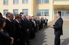 Президент Ильхам Алиев: Бакинские поселки должны отличаться своей современностью, красотой и чистотой (версия 2) (ФОТО)