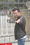 Что хочет увидеть азербайджанский телеведущий, надев очки "matrix"? (фотосессия)