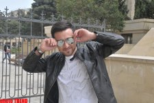 Что хочет увидеть азербайджанский телеведущий, надев очки "matrix"? (фотосессия)