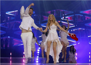 Победители "Евровидения-2011" из-за волнения не вынесли на сцену флаг Азербайджана