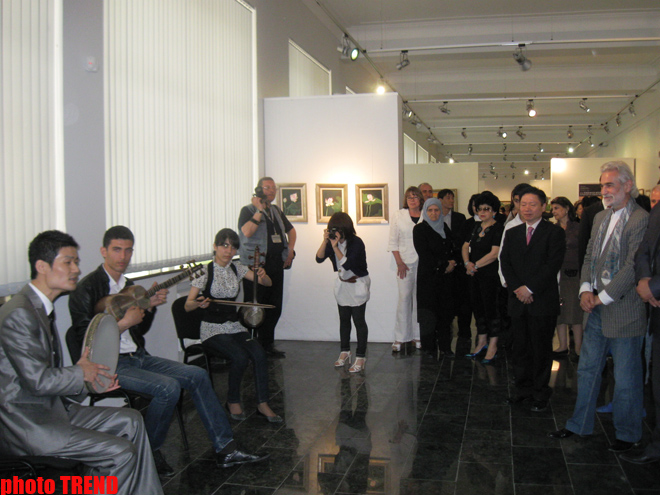 В Баку корейцы представили свои работы и исполнили мугам (фотосессия)