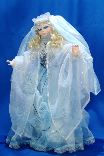 Азербайджанский кукольник Тамилла Гурбанова готовится к выставке