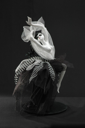 Азербайджанский кукольник Тамилла Гурбанова готовится к выставке