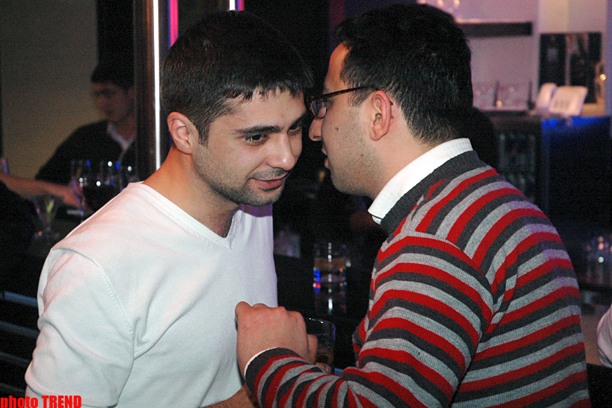 Прикол-тайм! Dj Фатех пожертвовал своими глазами ради телеведущего Турала Асадова (фотосессия)