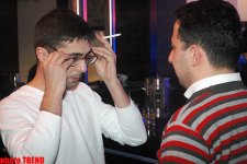 Прикол-тайм! Dj Фатех пожертвовал своими глазами ради телеведущего Турала Асадова (фотосессия)