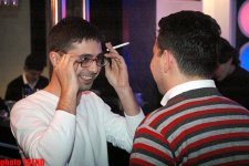 Прикол-тайм! Dj Фатех пожертвовал своими глазами ради телеведущего Турала Асадова (фотосессия)