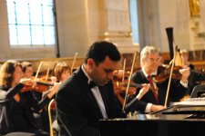 Азербайджанскому пианисту вручили медаль французского Cената (фотосессия)