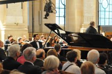 Азербайджанскому пианисту вручили медаль французского Cената (фотосессия)