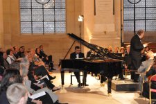 Азербайджанскому пианисту вручили медаль французского Cената (фотосессия)