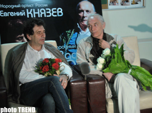 Поражен тем, что в Баку специальные люди отскребывают с асфальта жвачку - народный артист России Евгений Князев (фотосессия)
