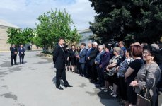 Президент Ильхам Алиев: Живущие в поселках граждане должны быть обеспечены всеми необходимыми инфраструктурными возможностями (версия 2) (ФОТО)