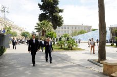 Президент Азербайджана посетил монумент, возведенный в честь Азербайджанской Демократической Республики (ФОТО)