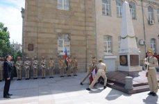 Президент Азербайджана посетил монумент, возведенный в честь Азербайджанской Демократической Республики (ФОТО)