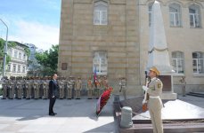 Президент Азербайджана посетил монумент, возведенный в честь Азербайджанской Демократической Республики (ФОТО)