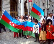 Праздничное шествие с азербайджанскими флагами на улицах Нью-Йорка (видео-фотосессия)