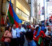 Праздничное шествие с азербайджанскими флагами на улицах Нью-Йорка (видео-фотосессия)