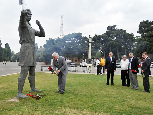 Кто объединил Льва Яшина и Бахрама Багирзаде? Кого почитали Елизавета II и Маргарет Тэтчер? (ФОТО)