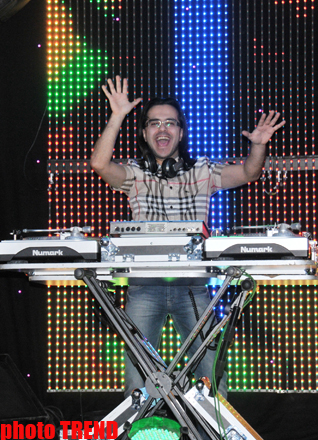 Ди-джей Чина "раскручивает" Бейонсе (фотосессия)