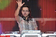 Ди-джей Чина "раскручивает" Бейонсе (фотосессия)