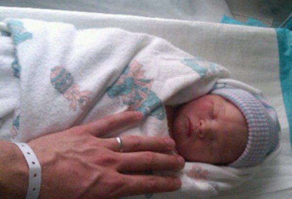 Ежегодно в Азербайджане вне брака рождается около 2000 детей