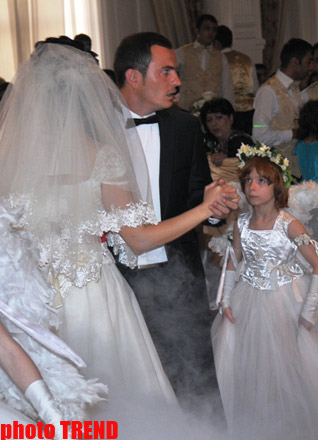 Свадьба певца Пярвина Лятифова - в образе "стеснительного" жениха  (фотосессия)