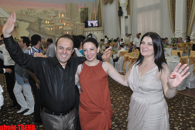 Свадьба певца Пярвина Лятифова - в образе "стеснительного" жениха  (фотосессия)