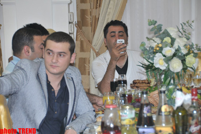 Свадьба певца Пярвина Лятифова - в образе "стеснительного" жениха  (фотосессия)