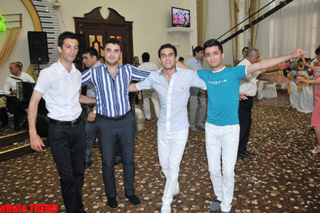 Свадьба певца Пярвина Лятифова - в образе "стеснительного" жениха  (фотосессия)