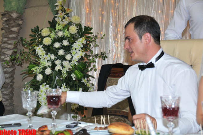 Свадьба певца Пярвина Лятифова - в образе "стеснительного" жениха  (фотосессия)