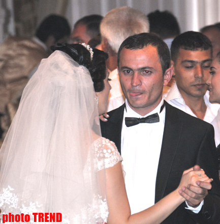 Свадьба певца Пярвина Лятифова - в образе "стеснительного" жениха  (фотосессия)