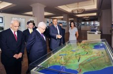 Президент Палестины Махмуд Аббас посетил Фонд Гейдара Алиева (ФОТО)