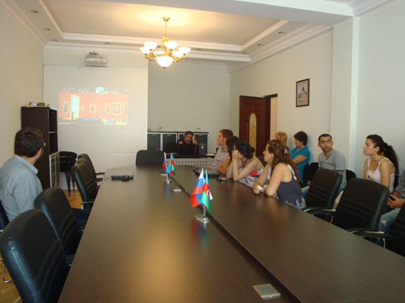 Турецкие студенты совершили в Баку виртуальную экскурсию по залам Русского музея (Фото)