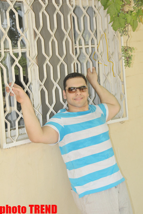 Самурай Мурад Садых в саду бабушки: подсолнух, домино и нарисованная собака (фотосессия)