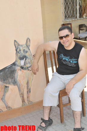 Самурай Мурад Садых в саду бабушки: подсолнух, домино и нарисованная собака (фотосессия)