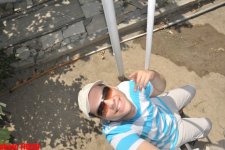 Самурай Мурад Садых в саду бабушки: подсолнух, домино и нарисованная собака (фотосессия)