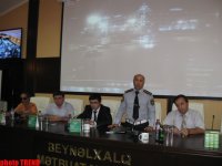 В Баку награждены победители конкурса карикатур на автохулиганов (ФОТО)