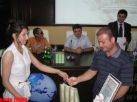 В Баку награждены победители конкурса карикатур на автохулиганов (ФОТО)