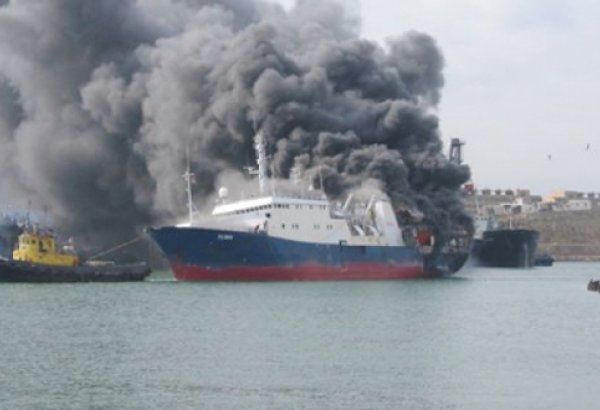 У берегов Греции горит турецкое грузовое судно