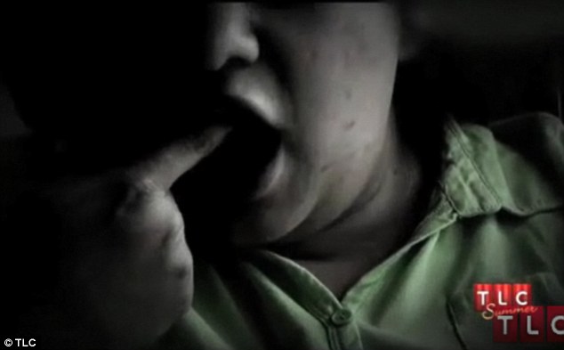 Женщина ест прах своего мужа (фотосессия)