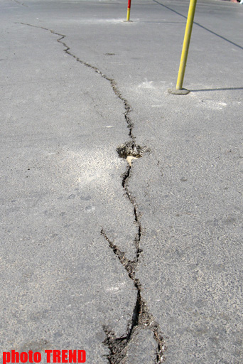 Поблизости от комплекса "Вечного огня" в Аллее шехидов в Баку произошел оползень (версия 2)(ФОТО)