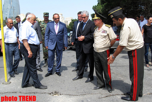 Поблизости от комплекса "Вечного огня" в Аллее шехидов в Баку произошел оползень (версия 2)(ФОТО)